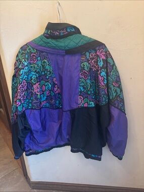 Vintage 90s windbreaker jacket! Size large